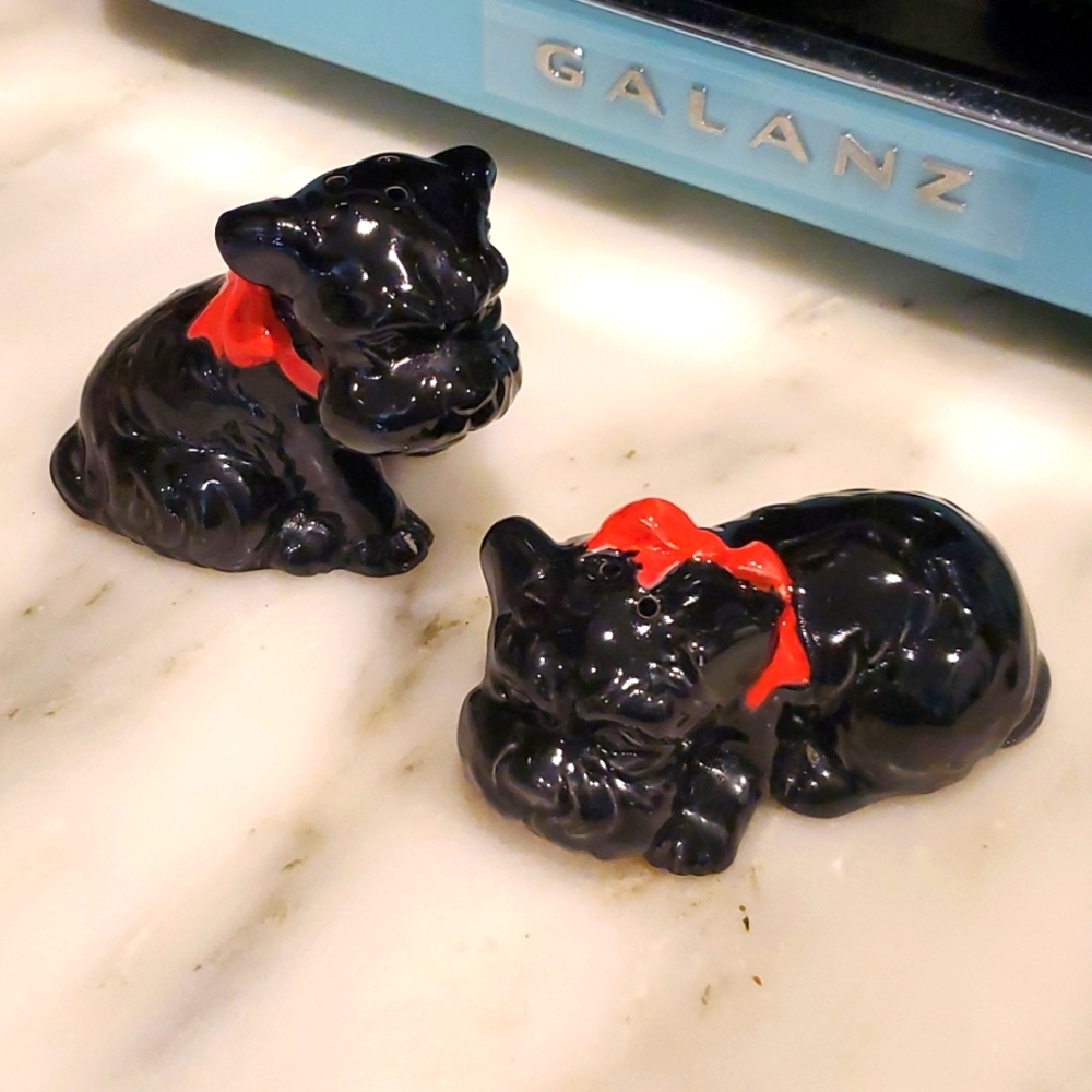 VINTAGE Scottie Dog Salt and Pepper set. Omnibus Japan - VINTAGE SET